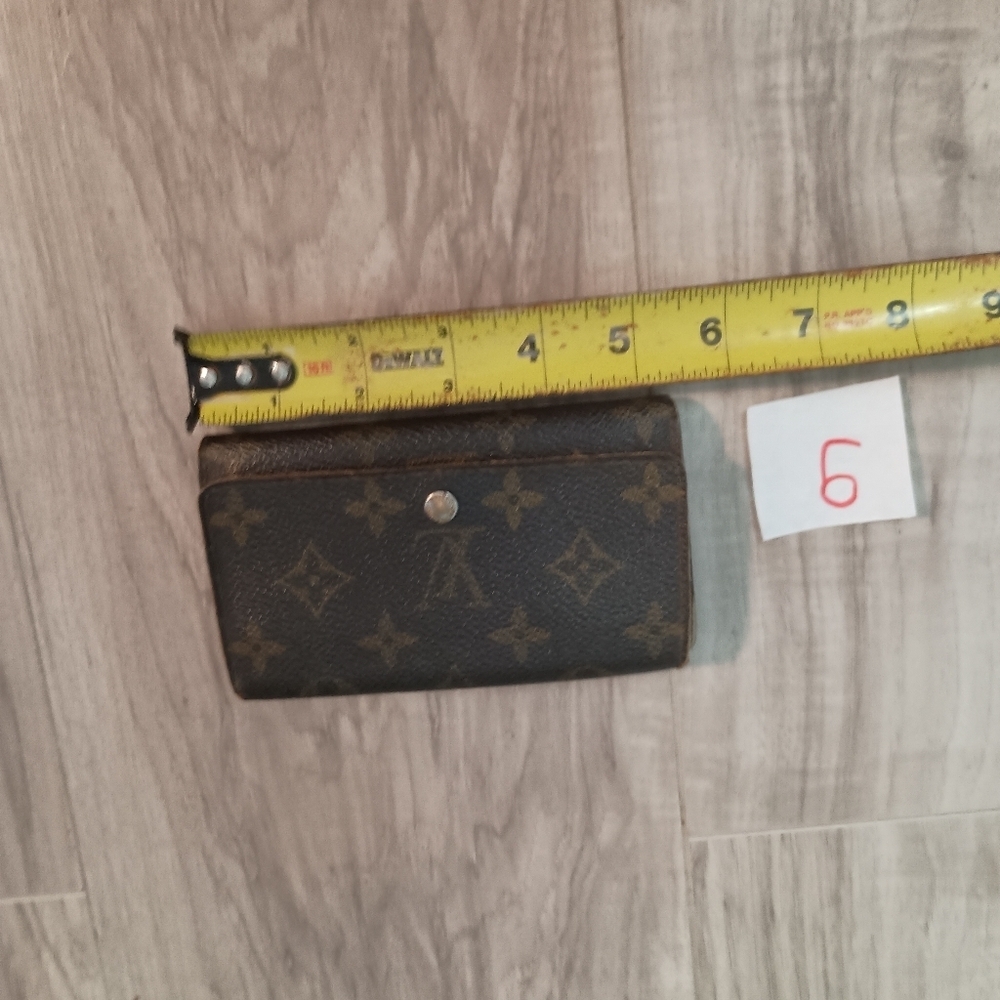 Authentic LOUIS VUITTON Porte Monnaie Tresor Monogram - Picture 12 of 13